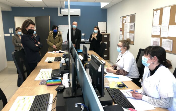 Christelle Morançais en visite au centre de santé des Herbiers